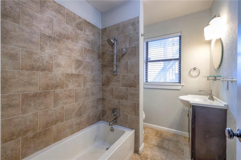 220 W Armour Boulevard — photo 18
