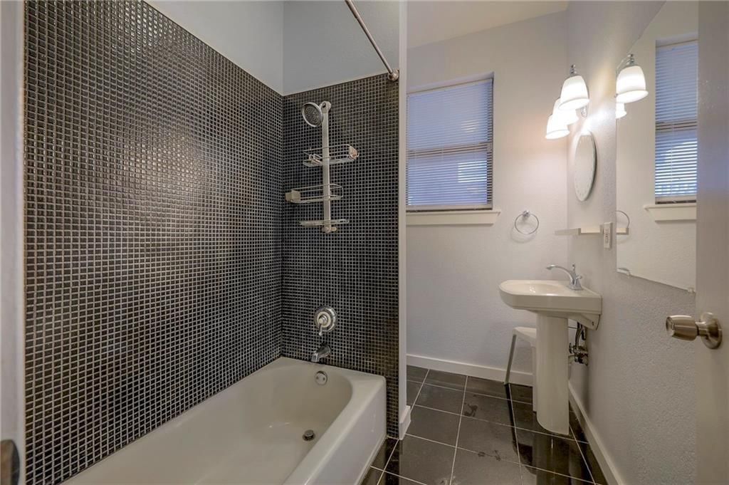 220 W Armour Boulevard — photo 33