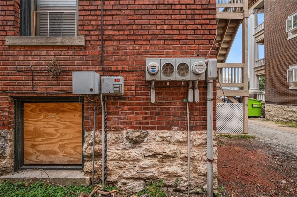 220 W Armour Boulevard — photo 37