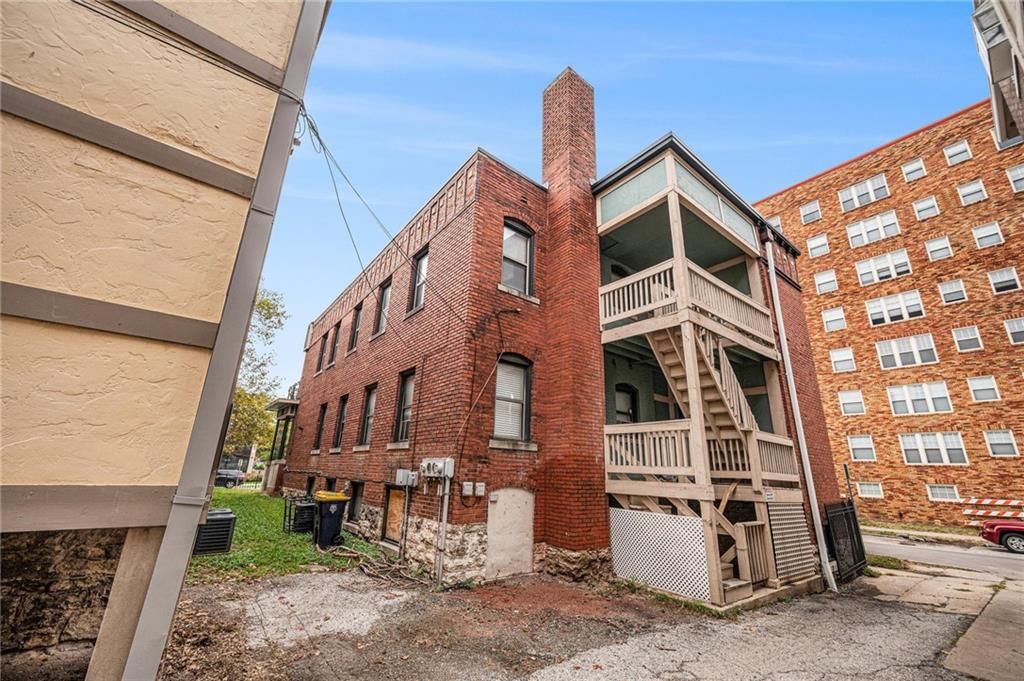 220 W Armour Boulevard — photo 39