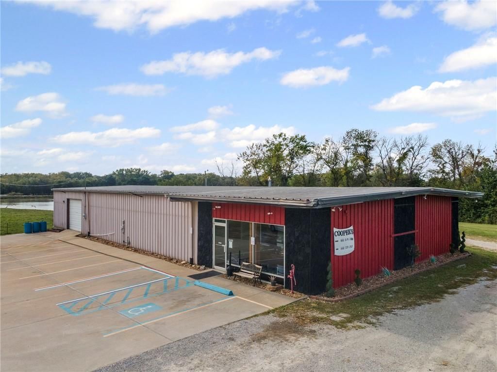 3160 W Arrow Street — photo 2