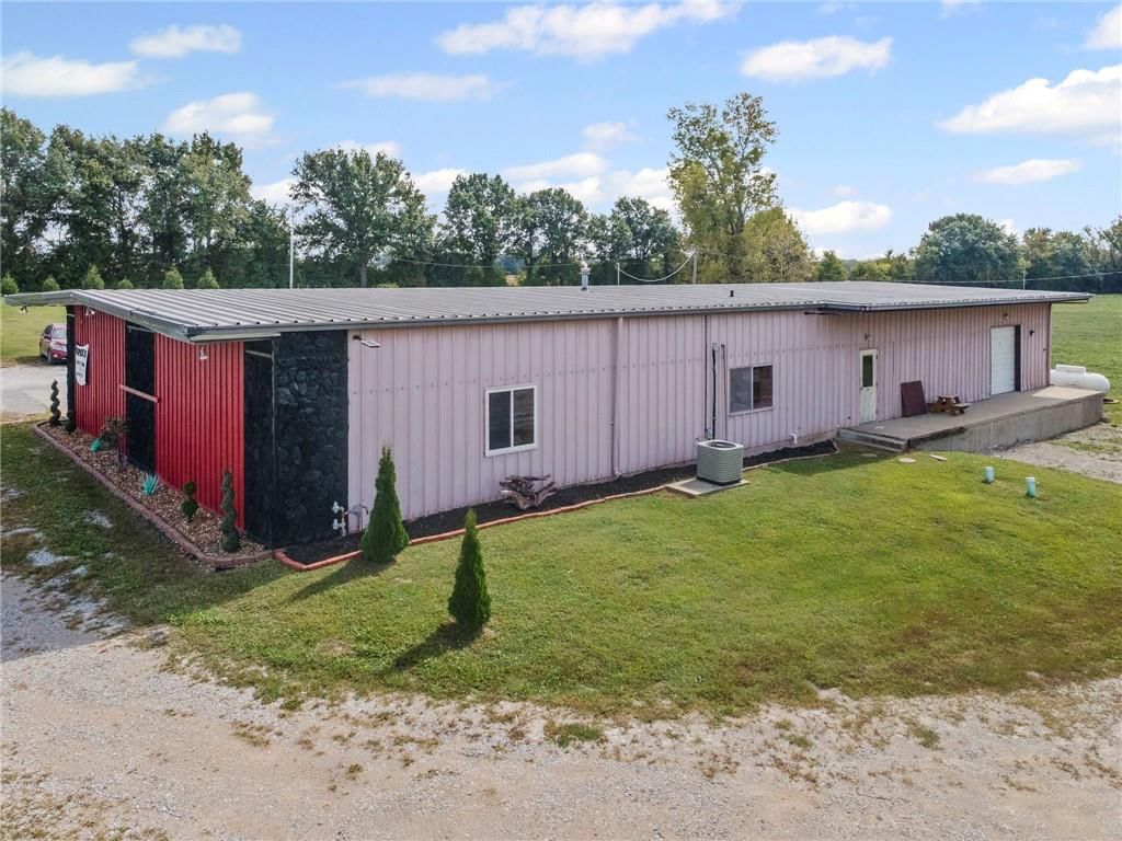 3160 W Arrow Street — photo 4