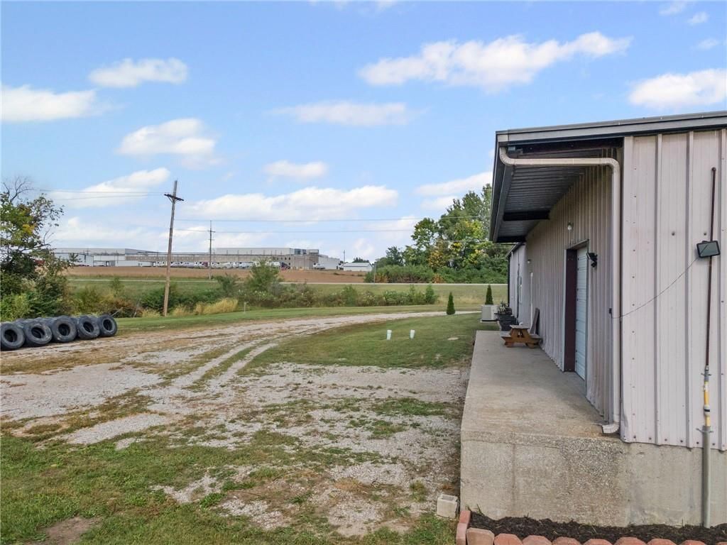 3160 W Arrow Street — photo 34