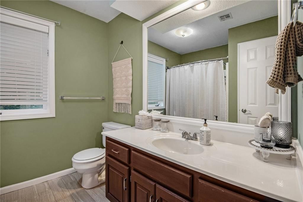 5240 N Main Street — photo 23