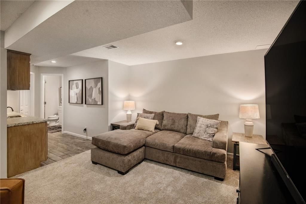 5240 N Main Street — photo 25