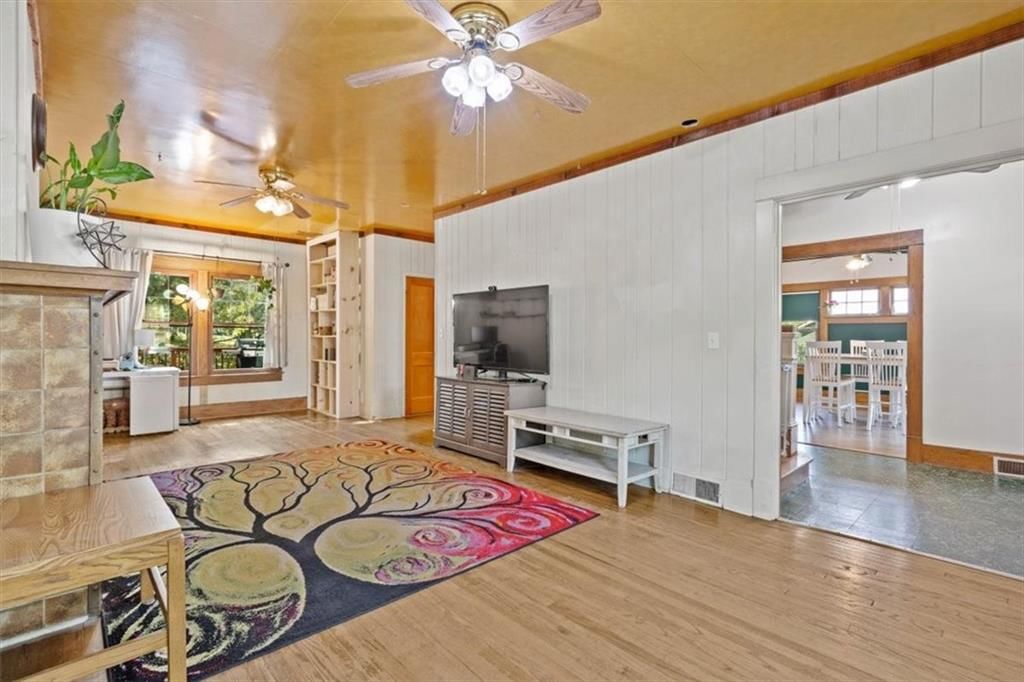 Photo 6 of 36 - 501 E Spruce Street
