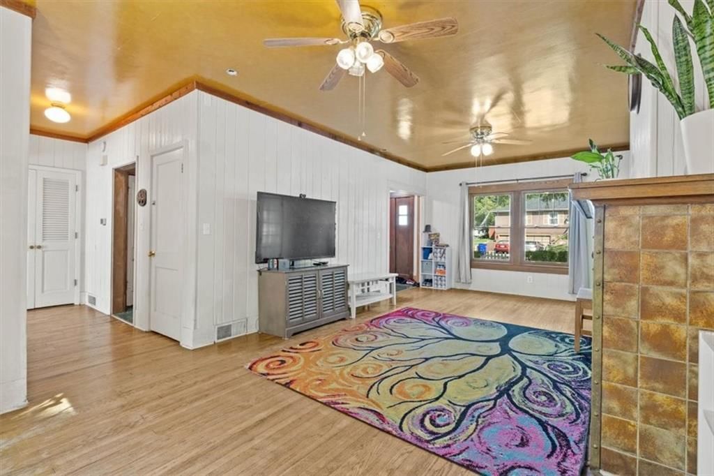Photo 8 of 36 - 501 E Spruce Street