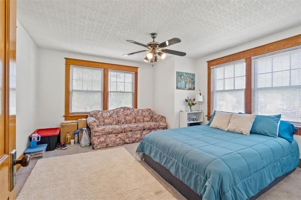 Photo 21 of 36 - 501 E Spruce Street