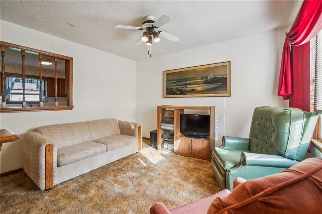 Photo 6 of 25 - 231 E 1st Street