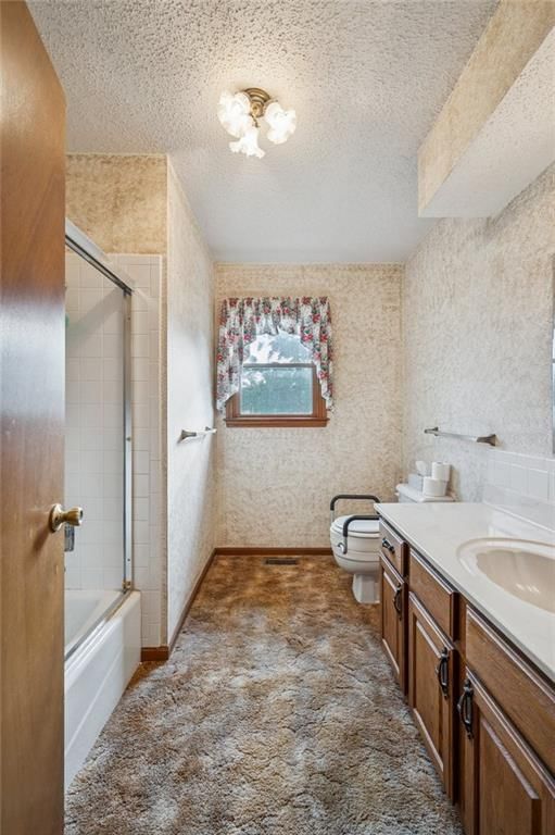 Photo 15 of 25 - 231 E 1st Street