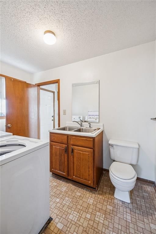 Photo 18 of 25 - 231 E 1st Street