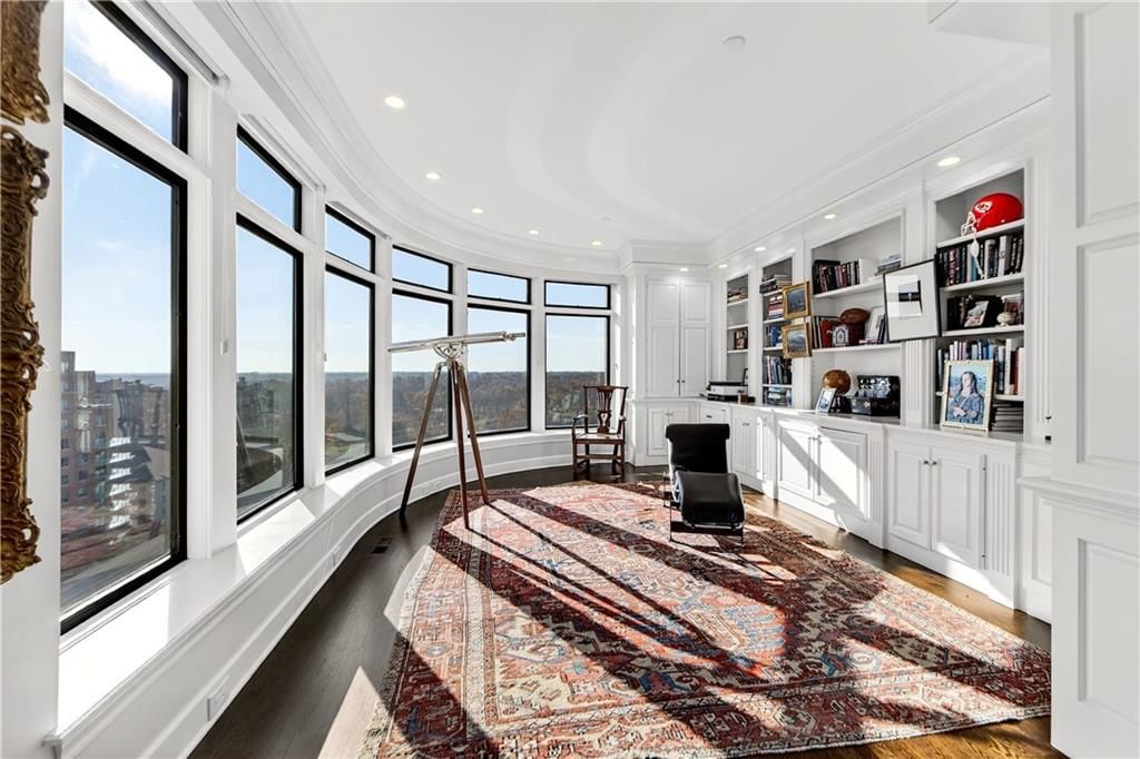 400 W 49th Terrace — photo 16