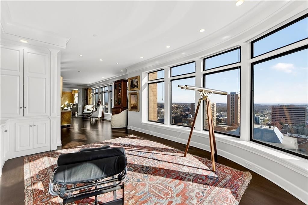 400 W 49th Terrace — photo 17