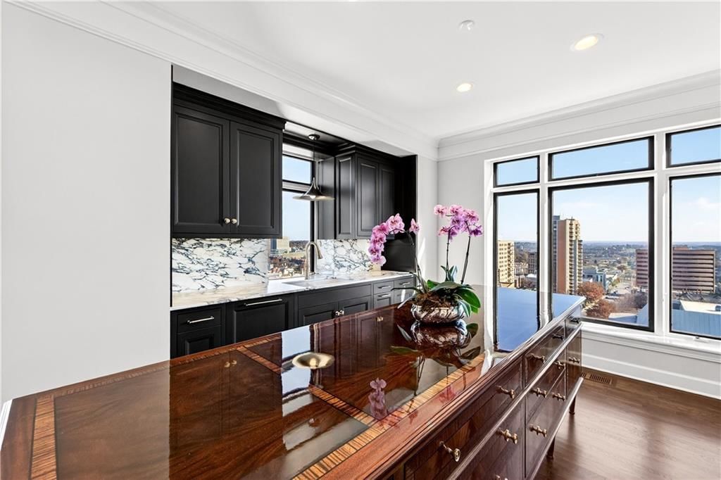 400 W 49th Terrace — photo 25