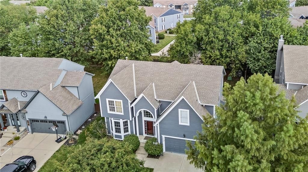 18504 W 153rd Terrace — photo 3