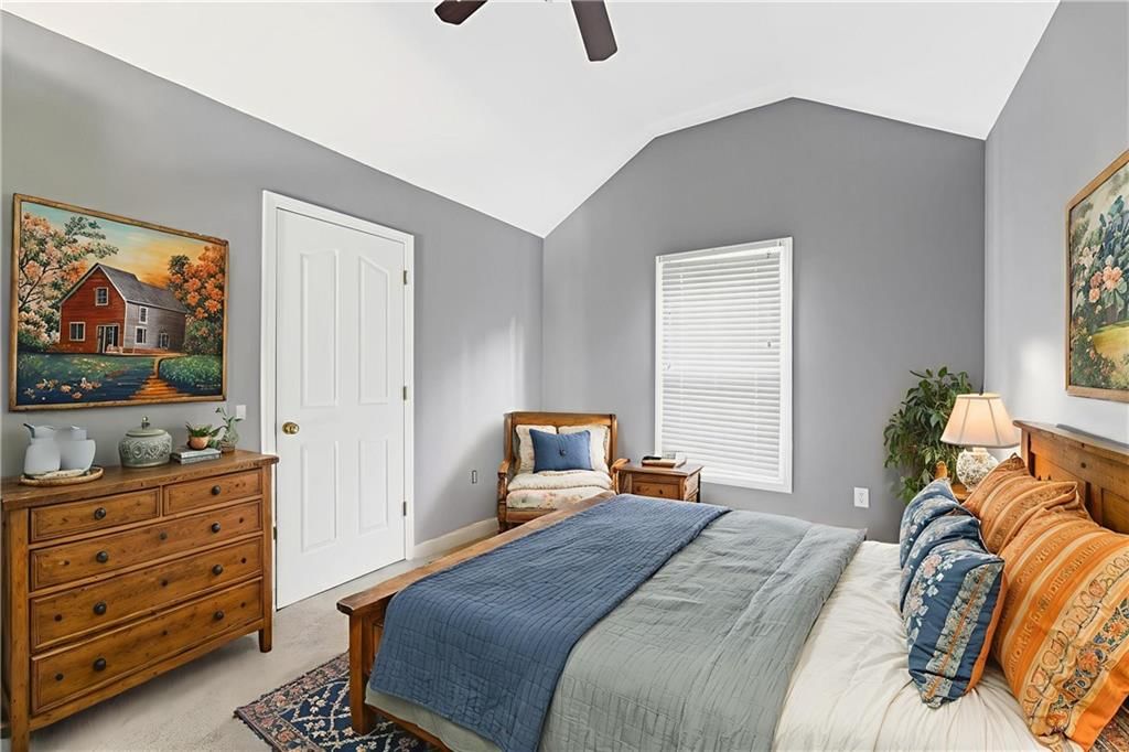 18504 W 153rd Terrace — photo 8