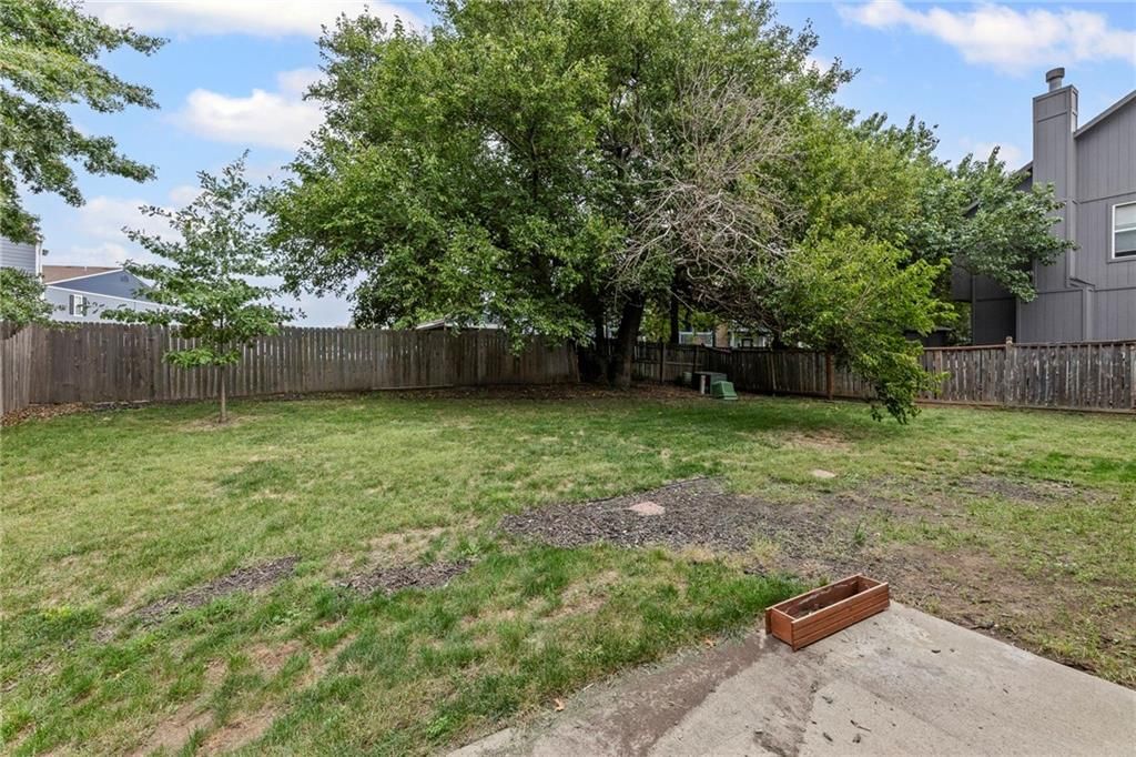 18504 W 153rd Terrace — photo 38