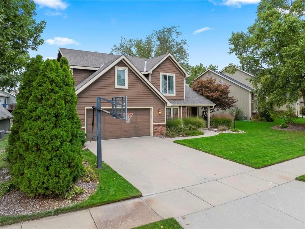 2615 Red Cedar Drive — photo 2