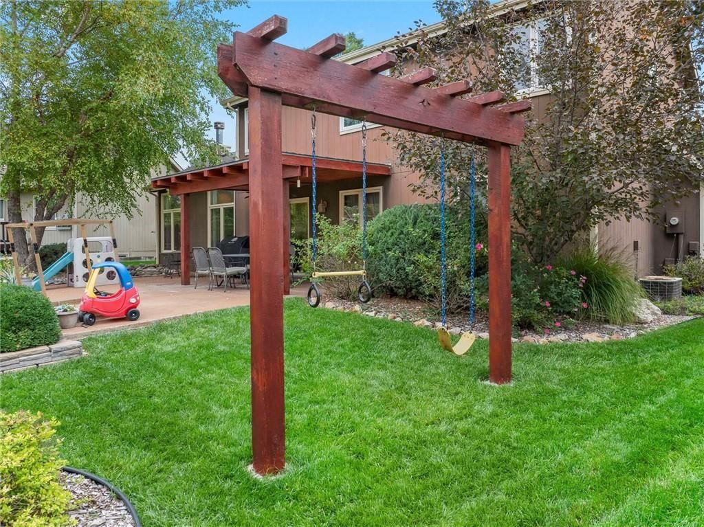 2615 Red Cedar Drive — photo 32