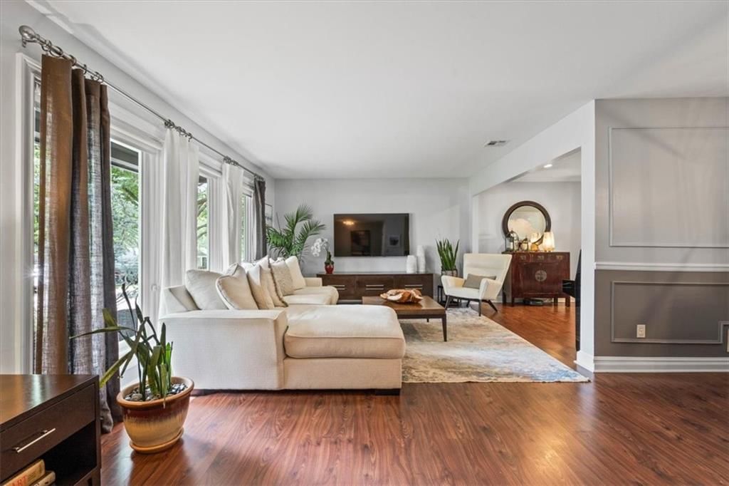 Photo 9 of 42 - 5516 W 87th Terrace