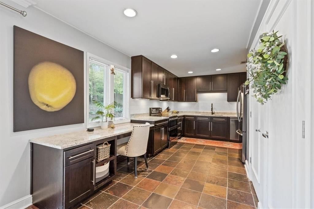 Photo 19 of 42 - 5516 W 87th Terrace