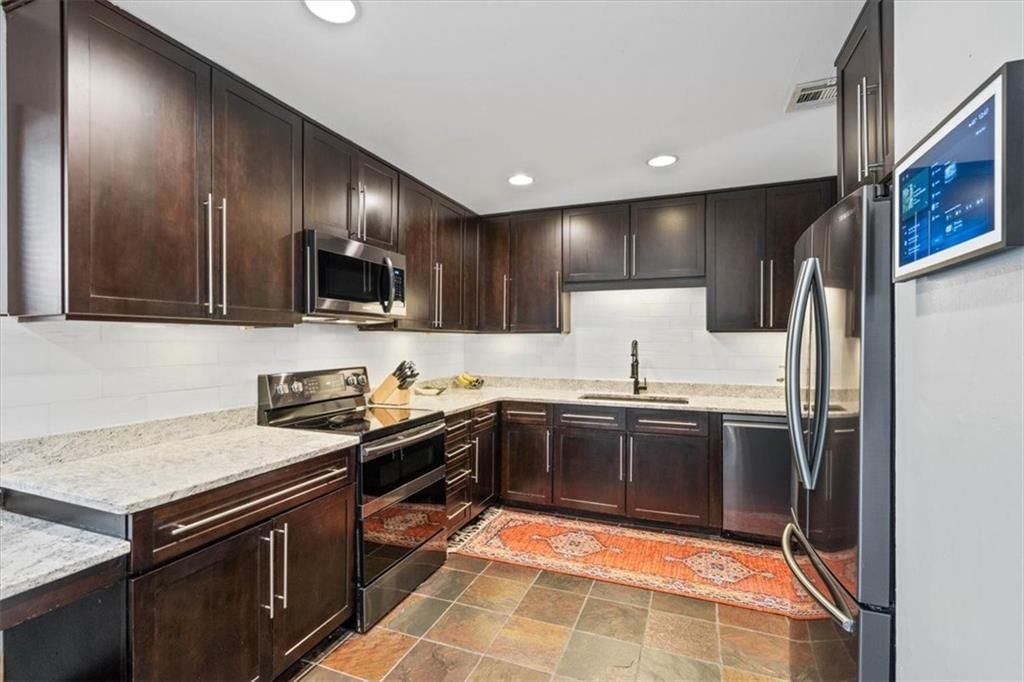Photo 22 of 42 - 5516 W 87th Terrace