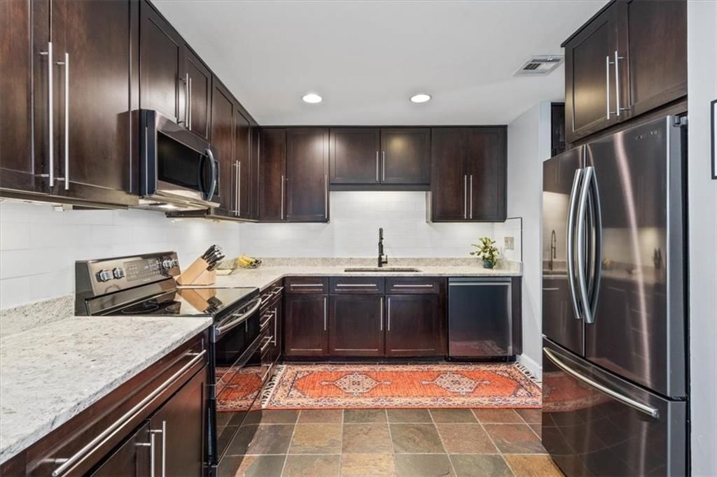 Photo 25 of 42 - 5516 W 87th Terrace