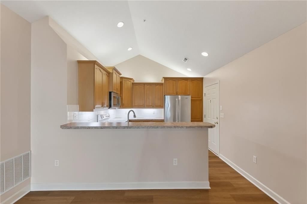 23136 W 71st Terrace — photo 5
