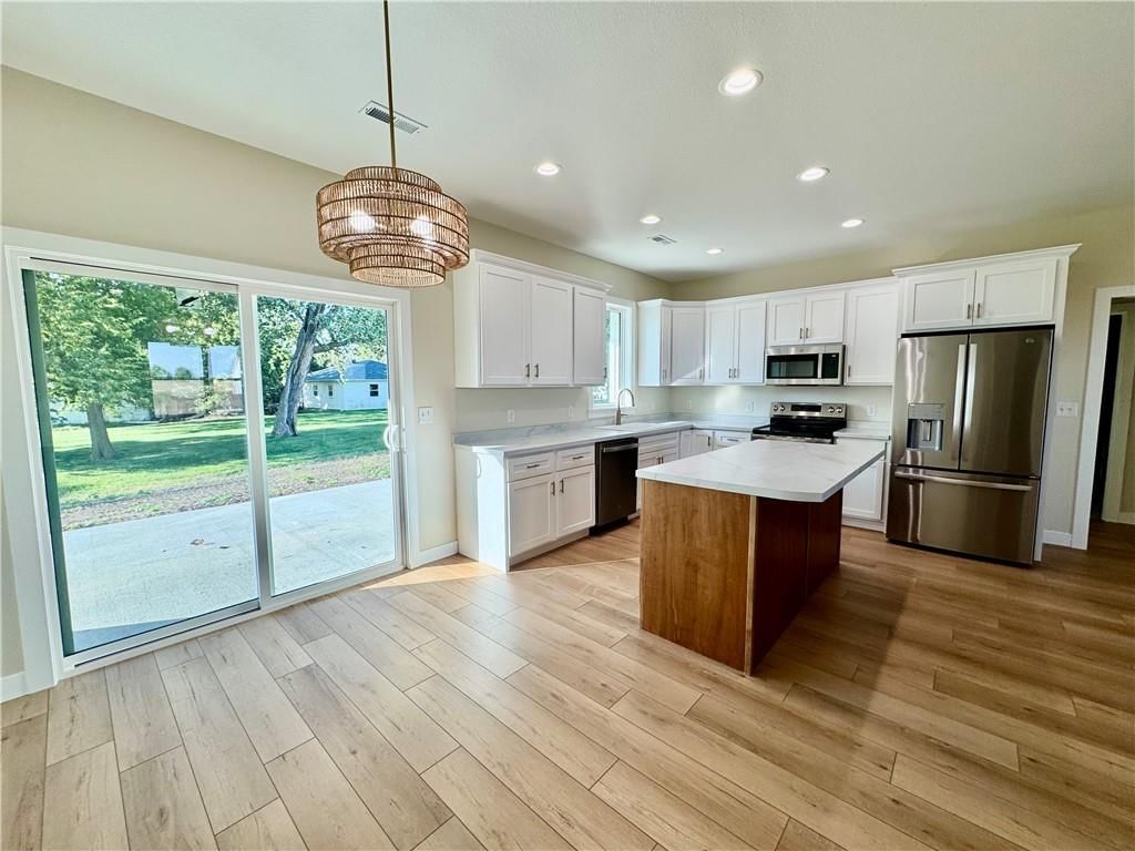 1320 W 19th Street — photo 3
