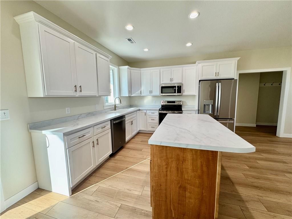1320 W 19th Street — photo 4