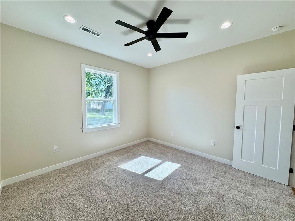 1320 W 19th Street — photo 14