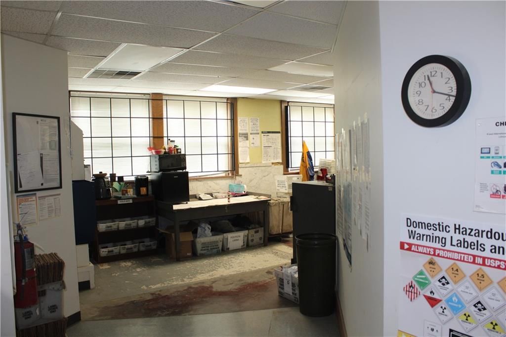 102 N Commercial Street — photo 4