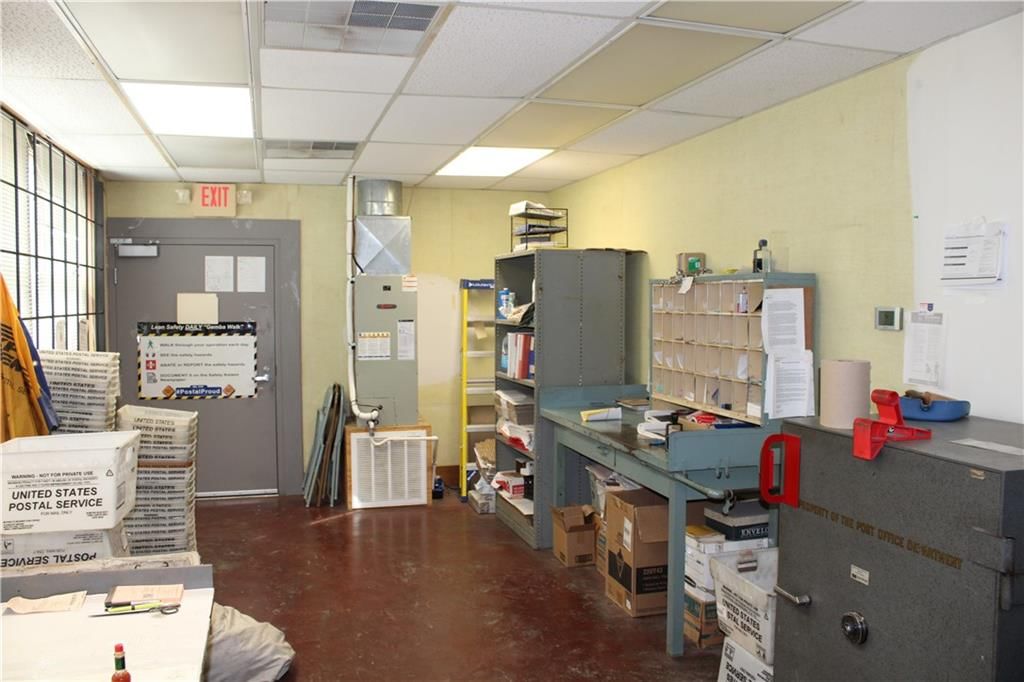 102 N Commercial Street — photo 5