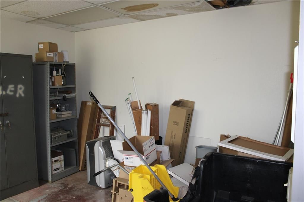 102 N Commercial Street — photo 6