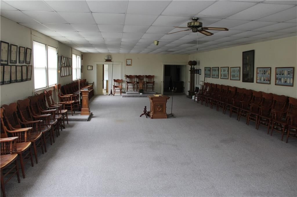 102 N Commercial Street — photo 9