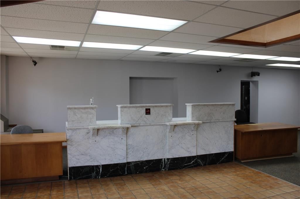 102 N Commercial Street — photo 11