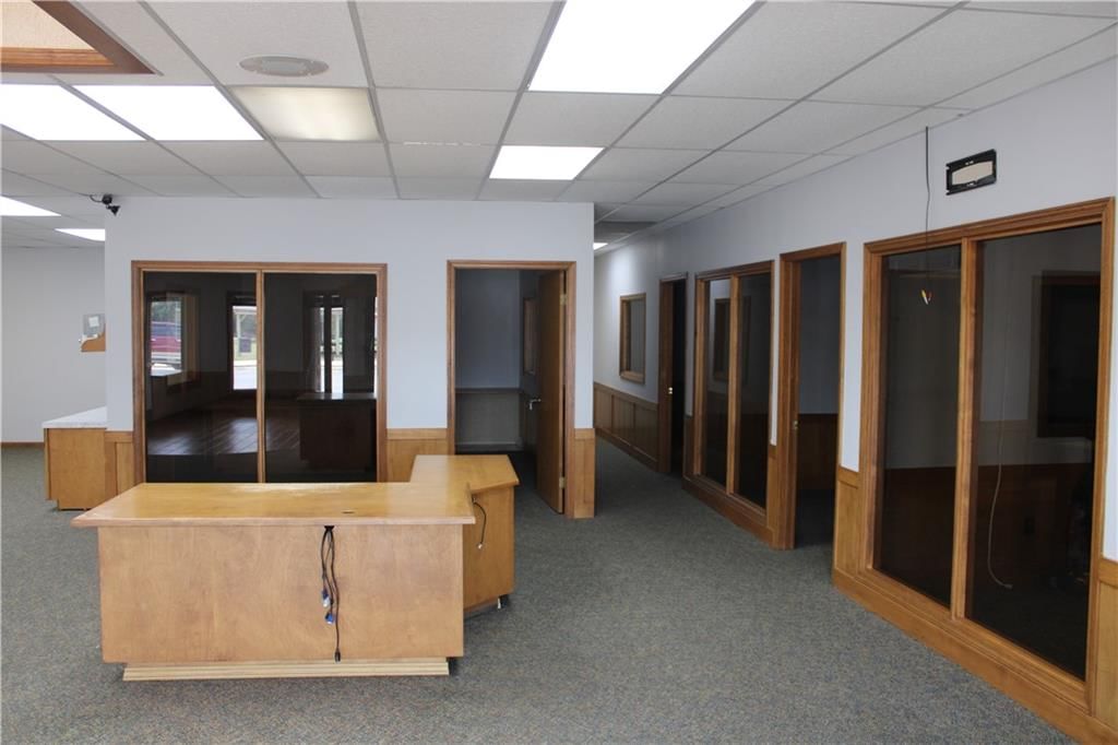 102 N Commercial Street — photo 13