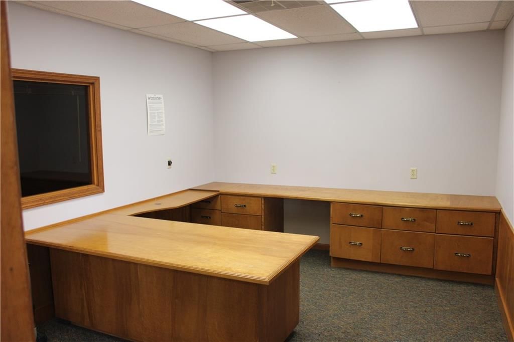 102 N Commercial Street — photo 15
