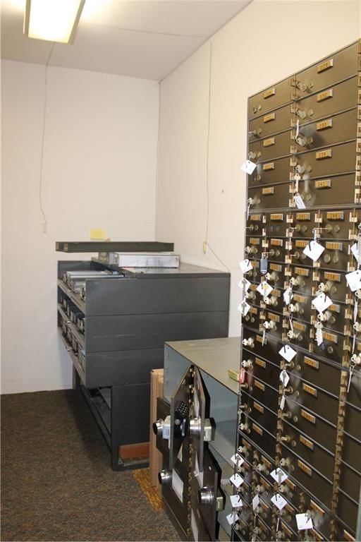 102 N Commercial Street — photo 19