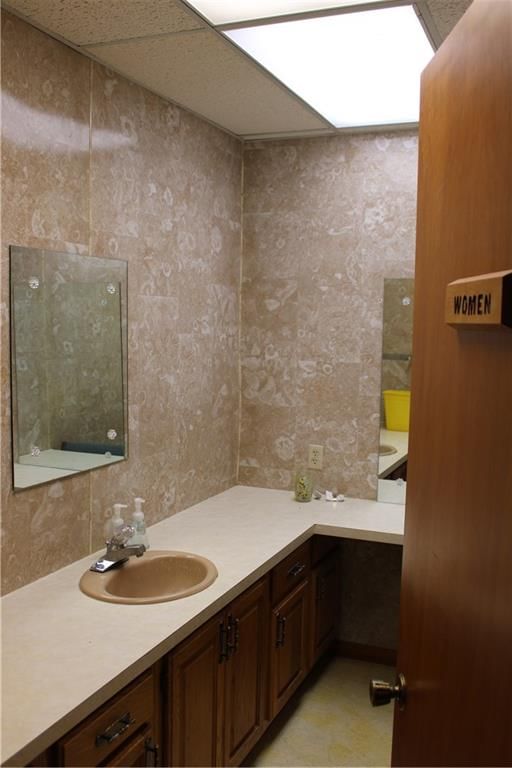 102 N Commercial Street — photo 25