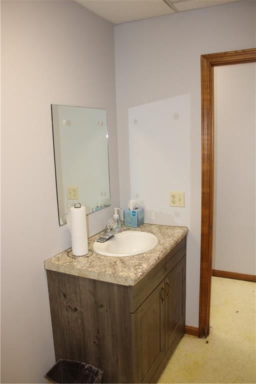 102 N Commercial Street — photo 27