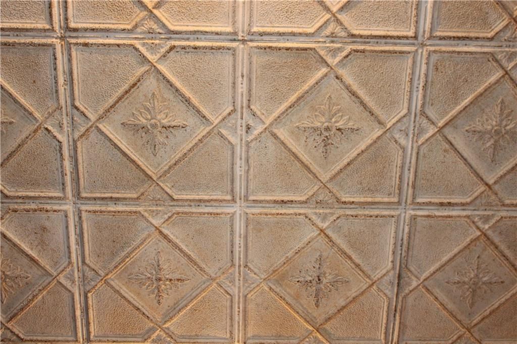 102 N Commercial Street — photo 29
