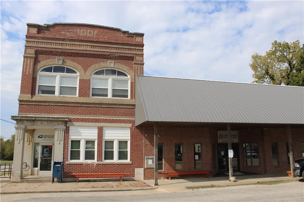 102 N Commercial Street — photo 39