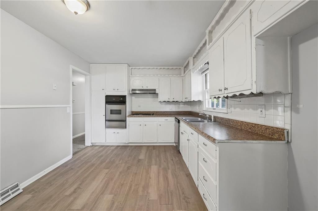 12704 BRISTOL Avenue — photo 9