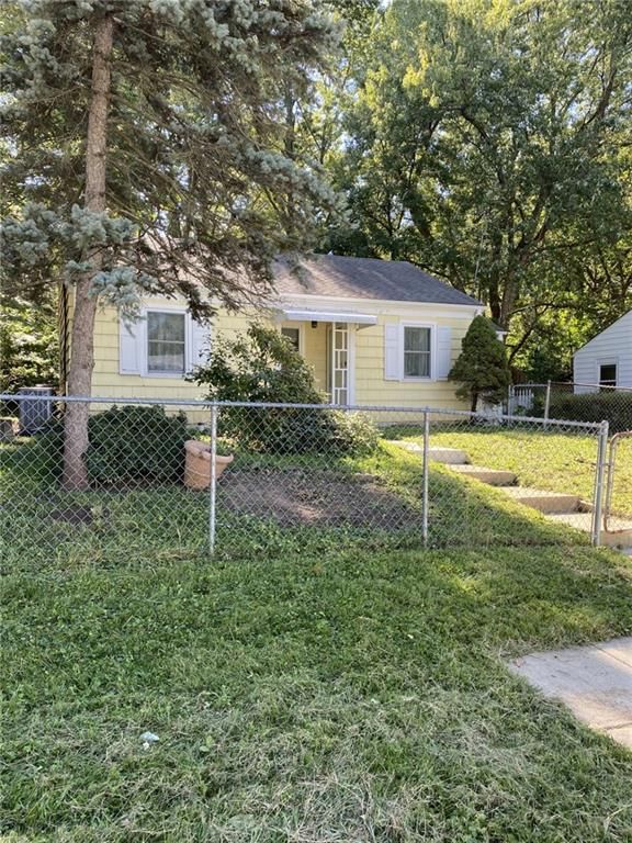 807 NE 46th Street — photo 2