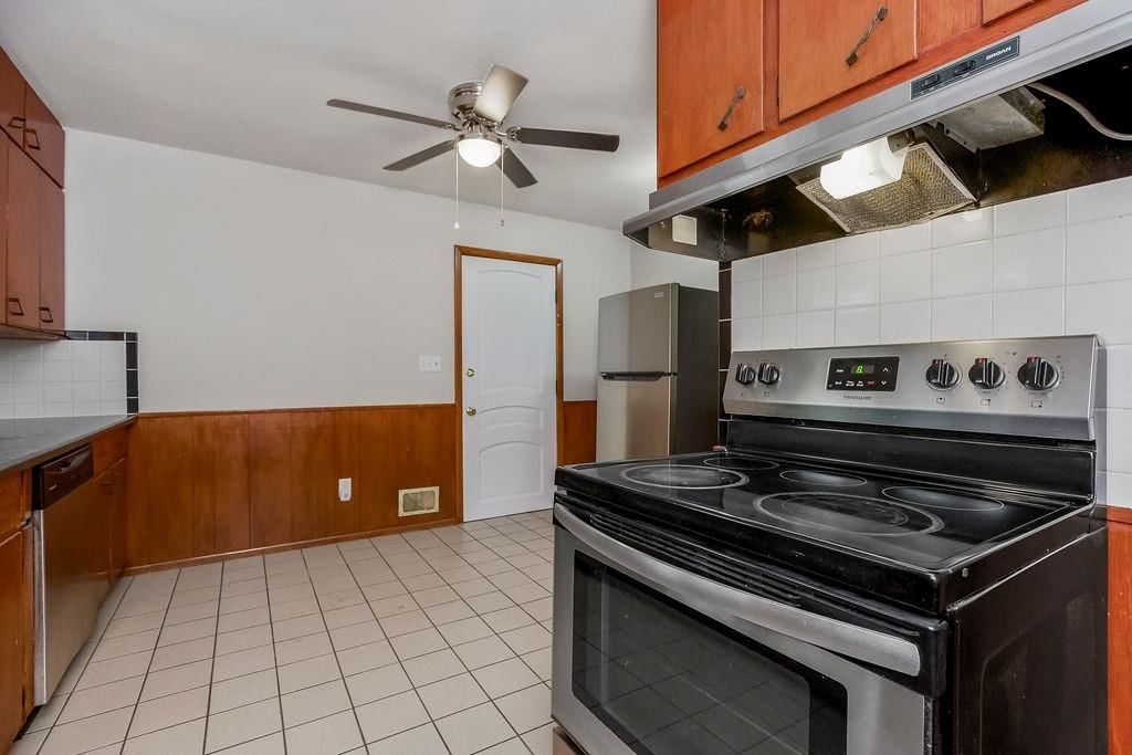 Photo 8 of 27 - 1502 S Pleasant Street