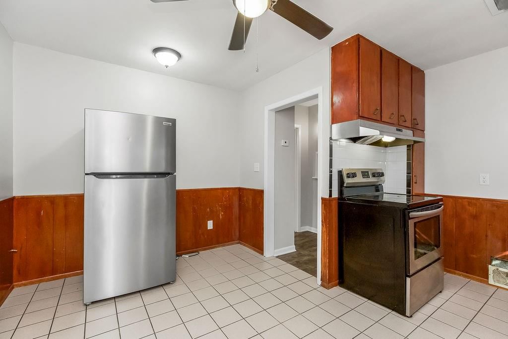 Photo 11 of 27 - 1502 S Pleasant Street