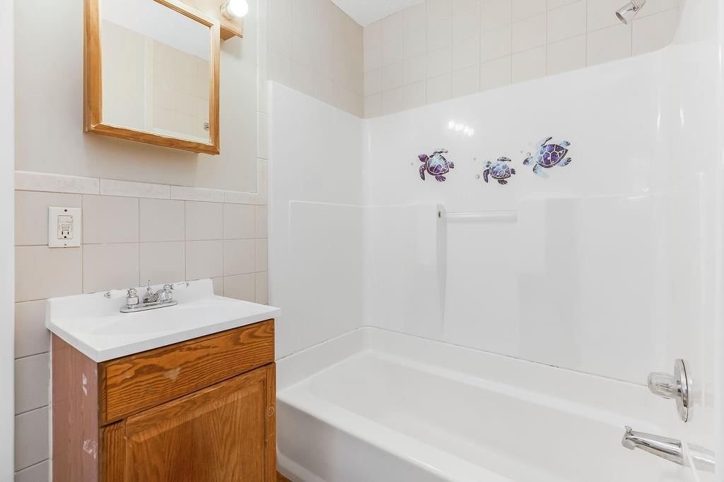 Photo 14 of 27 - 1502 S Pleasant Street
