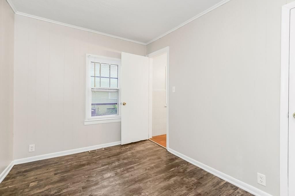 Photo 15 of 27 - 1502 S Pleasant Street