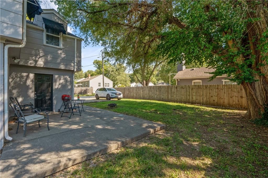 2022 S Hedges Avenue — photo 2